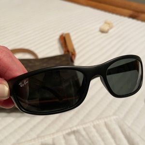 Men or Women’s Ray Ban Sun glasses